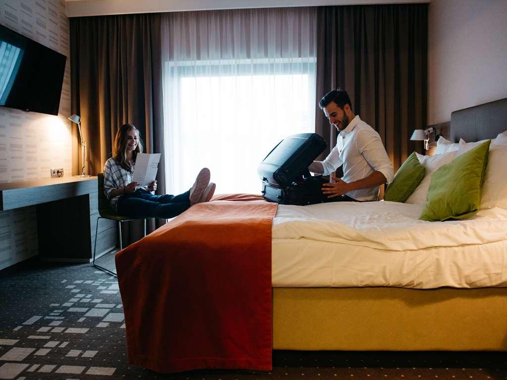 Q Hotel Plus Βρότσλαβ Δωμάτιο φωτογραφία
